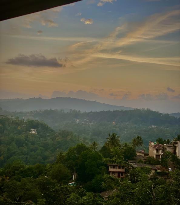 Kandy Hill Escape Luaran gambar